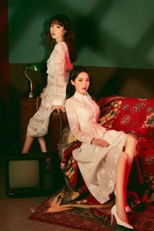 男女打扑克摇床